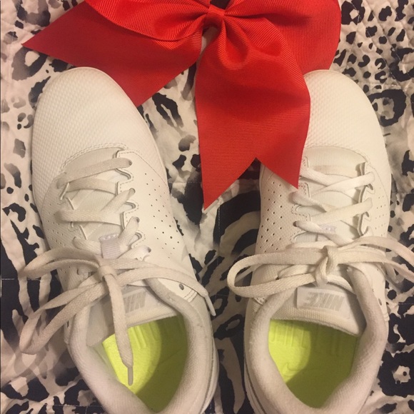 nike sideline iv women's cheerleading shoe